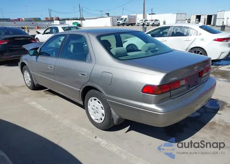 1999 Toyota Camry Le z USA, uszkodzony, nr VIN 4T1BG22K7XU449270